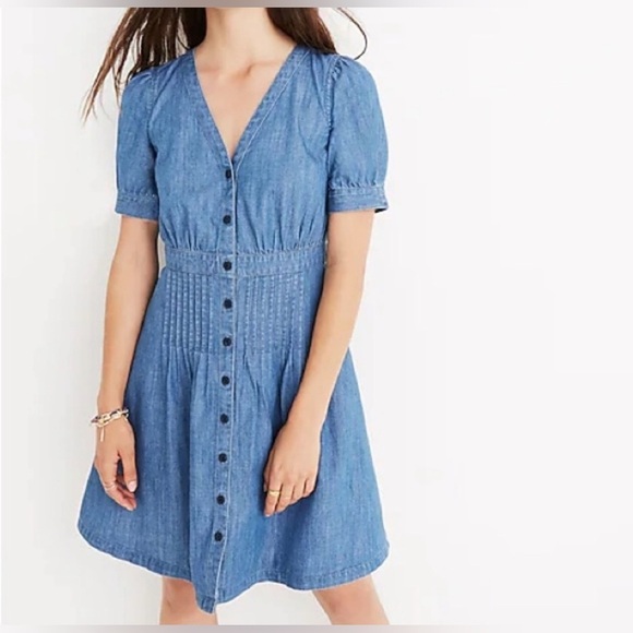 Madewell Denim Daylily Dress size 0
Pit to pit 17β
Waist 12 1/2β 
Approx ππ» - Picture 1 of 16
